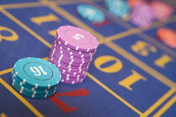 jaya jitu live dealer blackjack table with badminton match odds visible in side panel